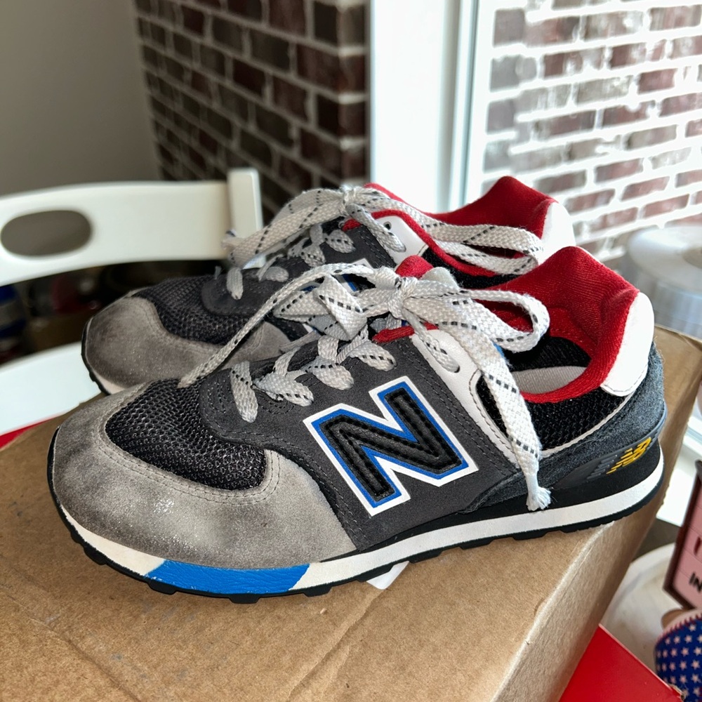 New Balance Kids' size 2 retro running shoe.